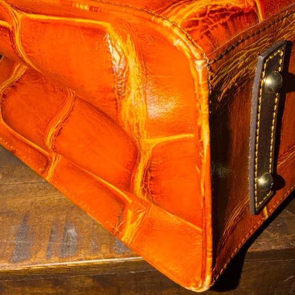 EUC Dooney & Bourke Caiman Camilla Croc-Embossed Leather Tote Bag - Picture 9 of 16